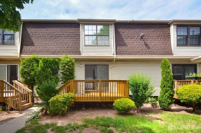 Building Photo - 202 Hidden Village Dr