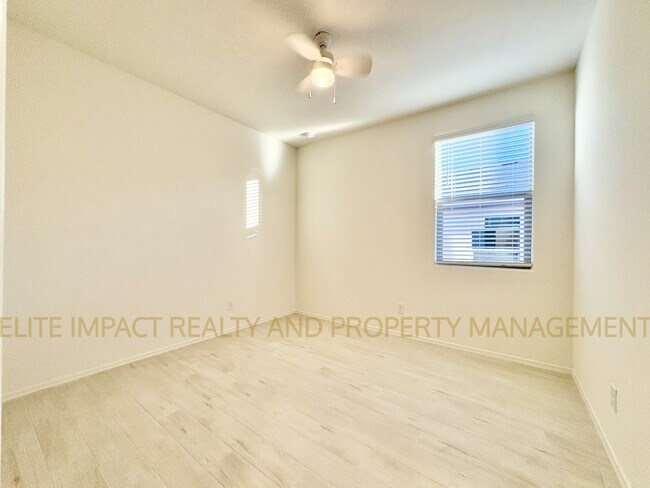 Building Photo - 9365 N Peridot Vis Ave