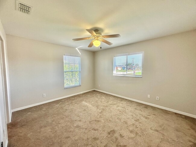 Building Photo - Spacious 3 Bed Duplex With Garage in SW Cape Coral