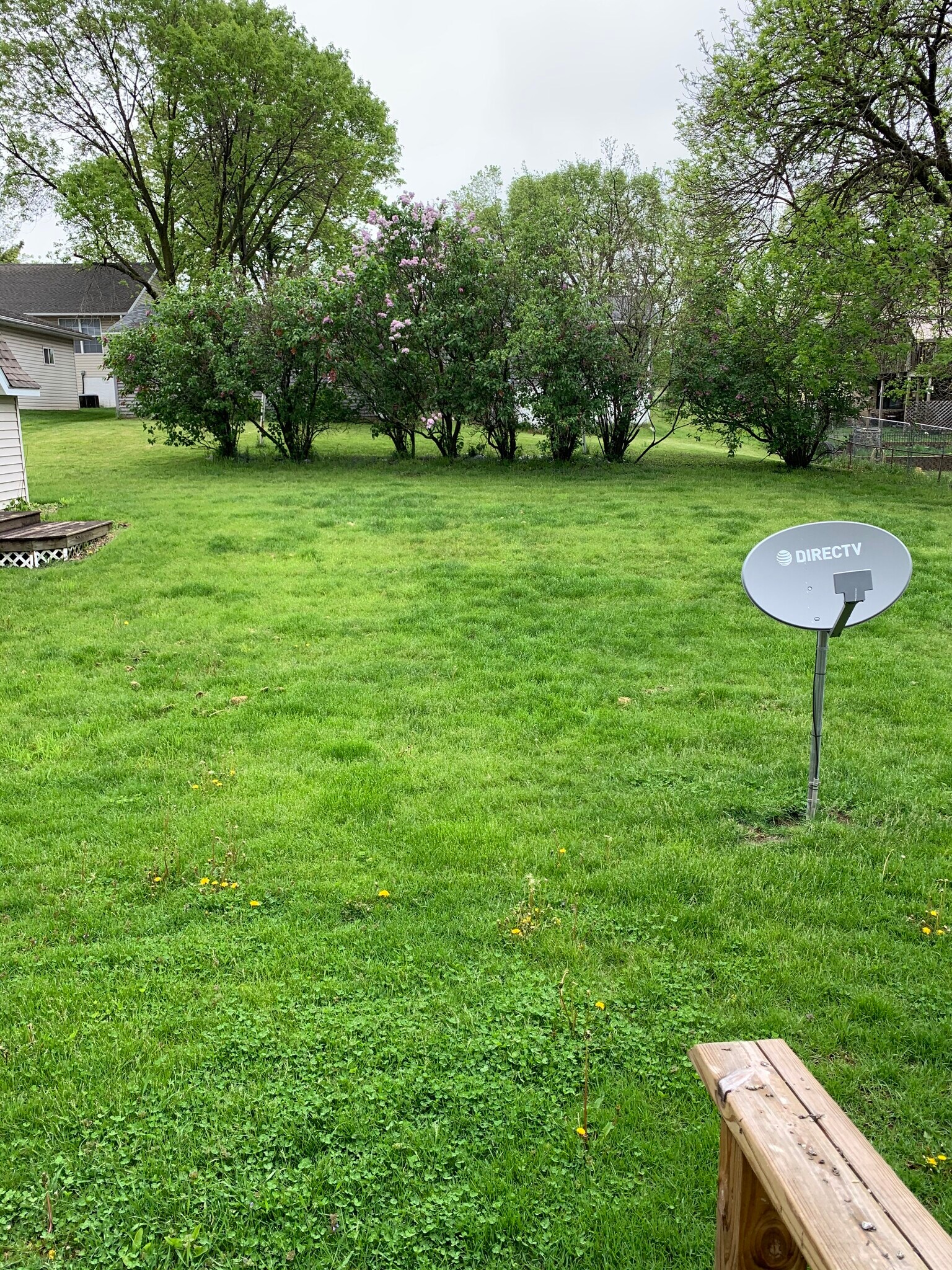 Shared backyard - 1002 Quarry Ave SW