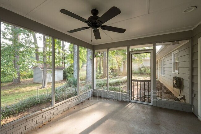 Building Photo - 225 Pebble Trail