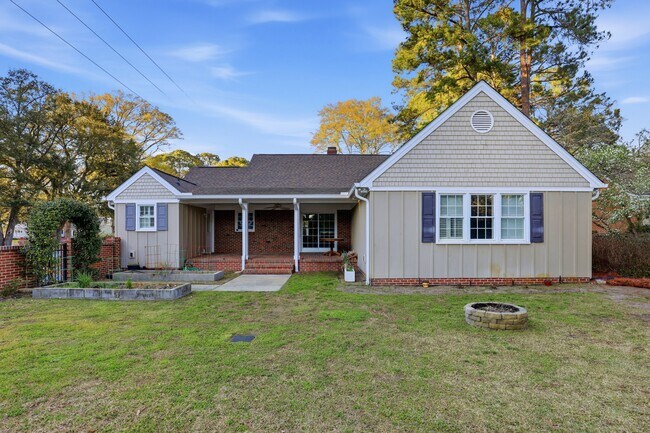 Building Photo - 1700 E Mulberry St