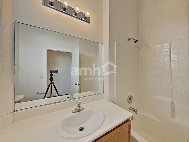 Building Photo - 2849 Serenidad Dr