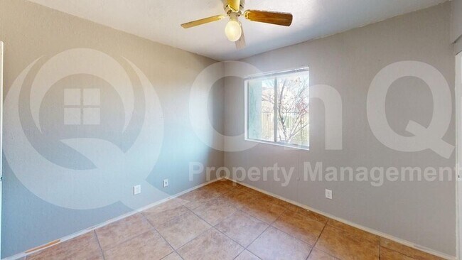 Building Photo - 812 S Langley Ave