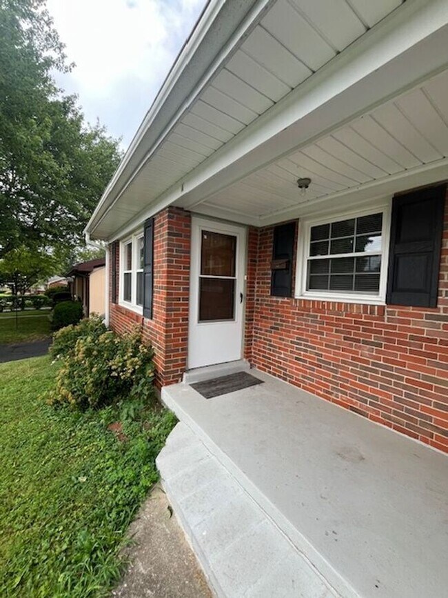 Building Photo - 2160 Winterberry Dr