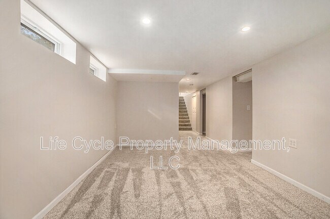 Building Photo - 1437 Lewison Ave NE