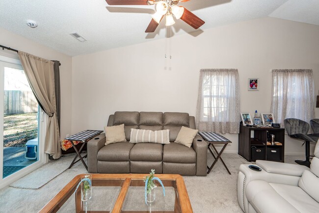 Building Photo - 2 Bedroom 2 Bath Condo in Avenue of Oaks -...