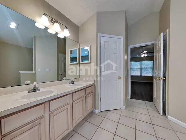 Building Photo - 1411 Heather Glen Ln