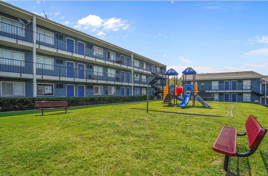 The Villas at Sierra Vista 2819 Las Vegas Trl Fort Worth TX 76116