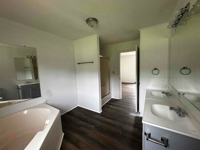 Building Photo - 1120 Spring Garden Rd