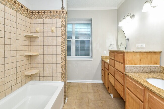 Building Photo - 426 Wheatridge Ave