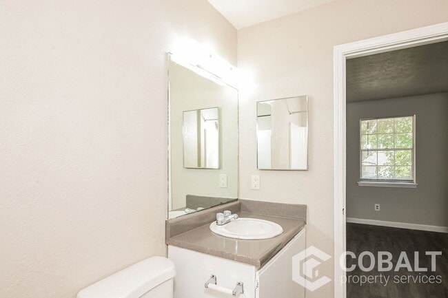Building Photo - 3510 Creekview Pl