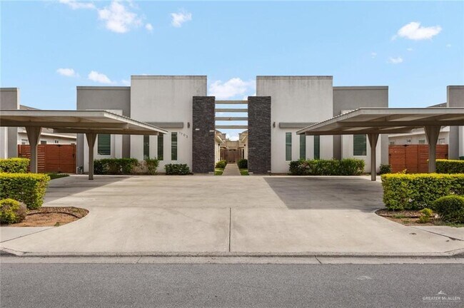 Primary Photo - 15 West Dr