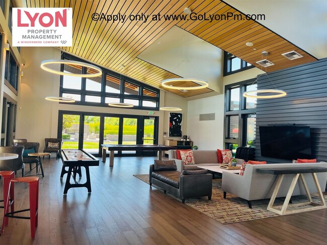 Building Photo - Modern Living in the heart of McKinley Village!