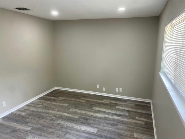 Building Photo - 4110 Tropical Dr