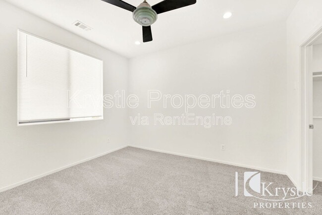Building Photo - 35 Goldfinch Dr