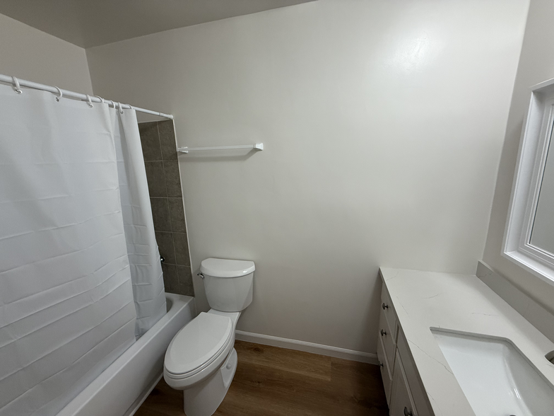 Bathroom - 525 Jacmar Dr