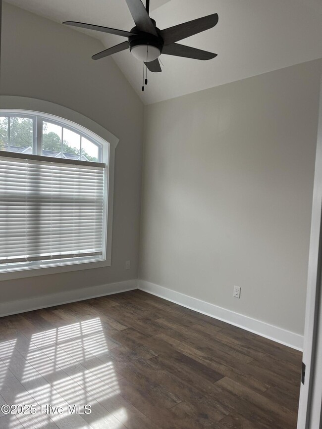 Building Photo - 604 Creekway Cir SE