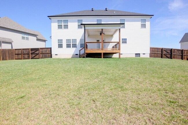 Building Photo - HUGE house in Farmington
