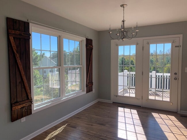 Building Photo - 4 Bedroom House in Madison Heights