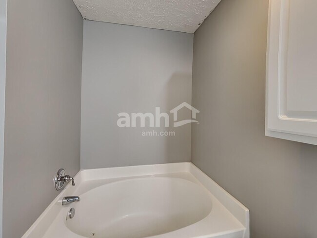 Building Photo - 3628 Coles Branch Dr