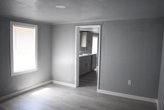 Building Photo - 1703 Boney St