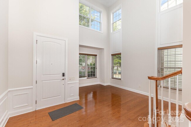 Building Photo - 9429 Ridgeforest Dr