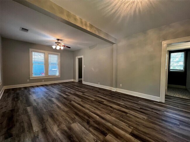 Building Photo - 810 Cecelia St