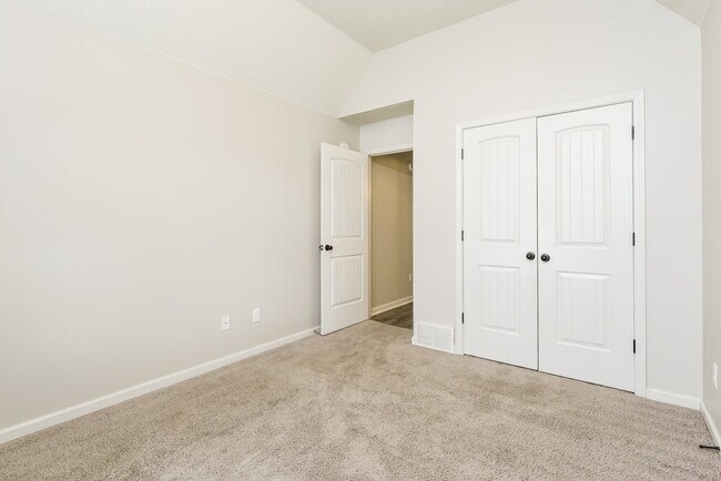 Building Photo - 1405 Shetland Dr