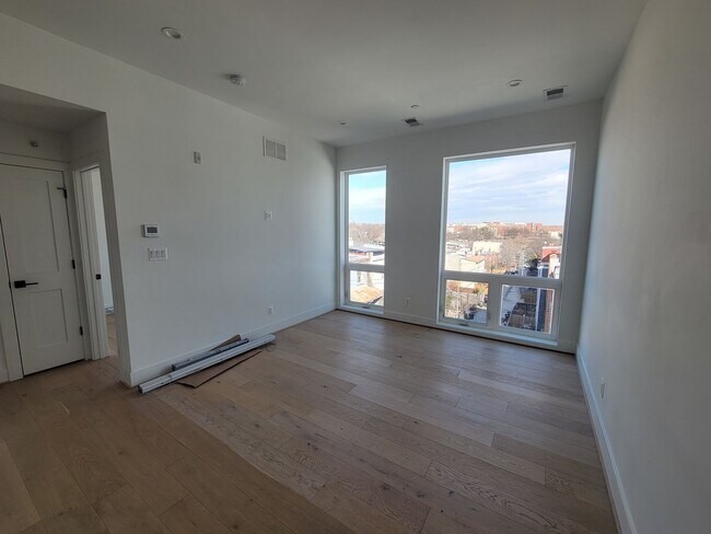 Building Photo - Gorgeous and Affordable Condo