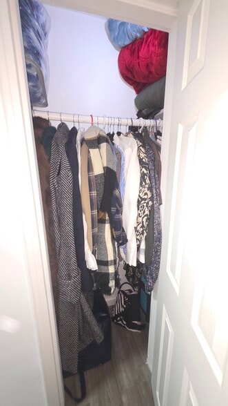 Building Photo - 1939 Bogart Ave