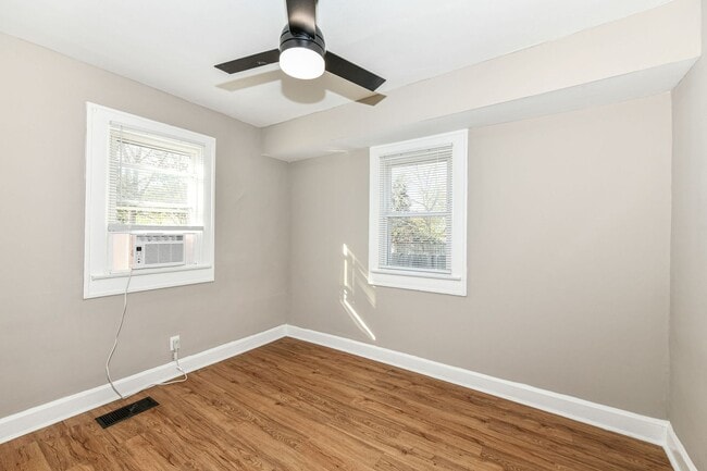 Building Photo - 802 N Denny St