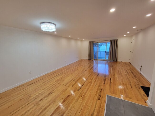 Building Photo - 139 68th St