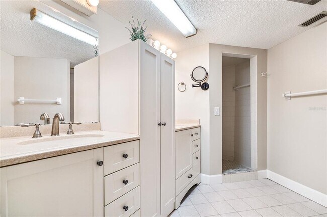 Building Photo - 820 Patricia Ave