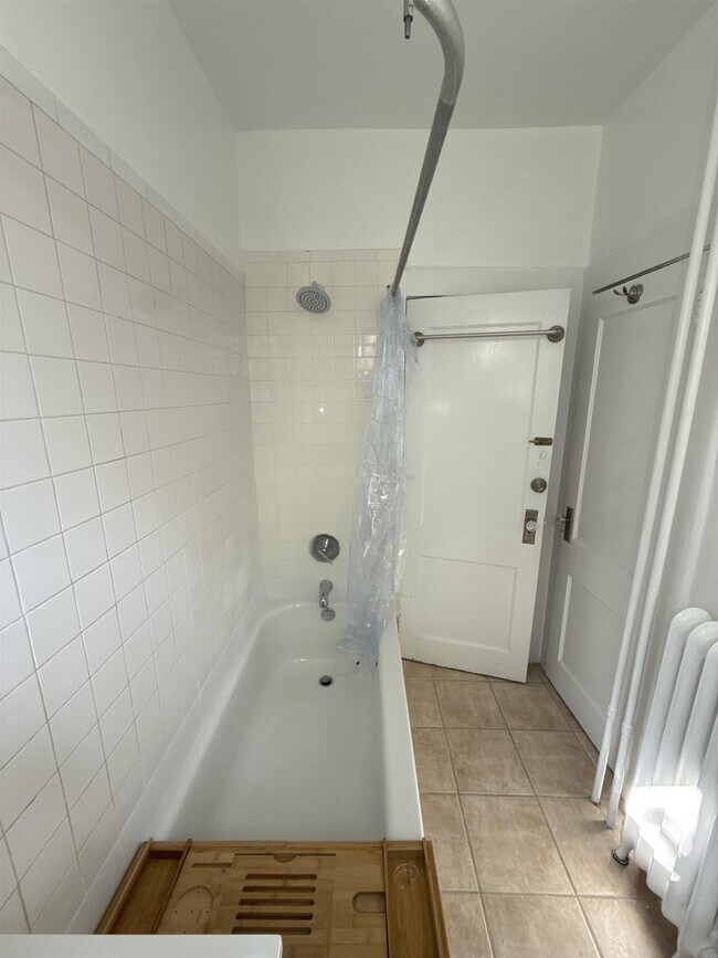 Building Photo - 644 WESTSIDE Ave