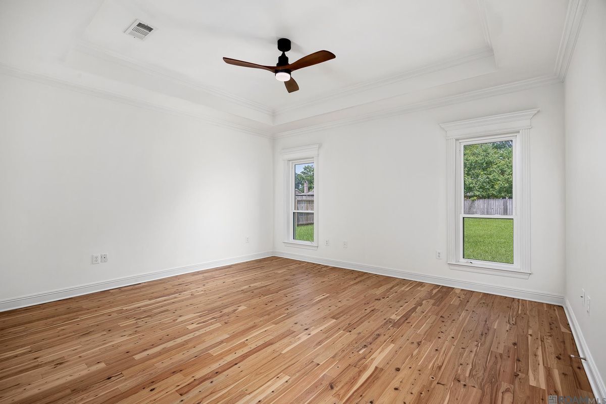 Building Photo - 10417 Oakline Dr