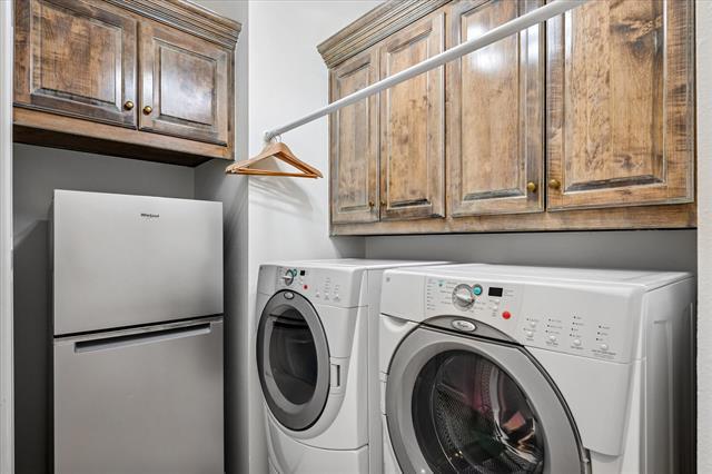 Building Photo - 2008 Sleepy Hollow Ln