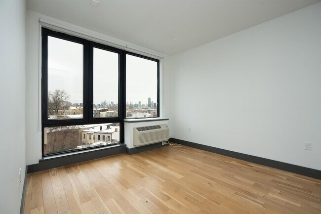 Building Photo - 424 Arlington Ave