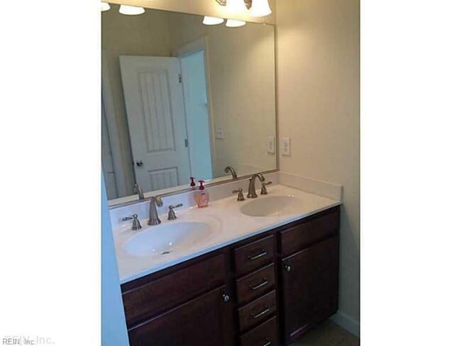 Building Photo - Beach Borough