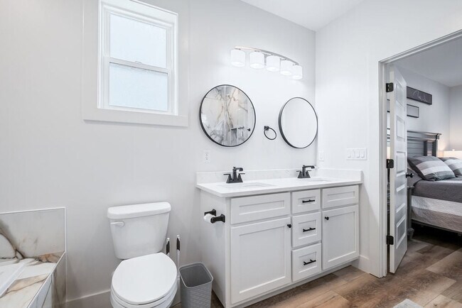 Building Photo - 238 Oleander Dr