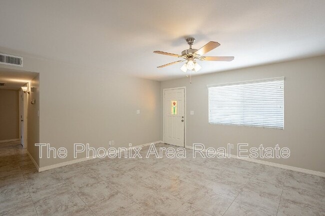 Building Photo - 522 E Balboa Dr