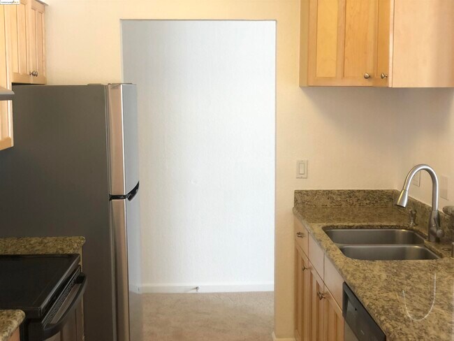 Building Photo - 66 Fairmount Ave