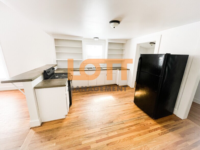 Building Photo - 6 Pelzer St