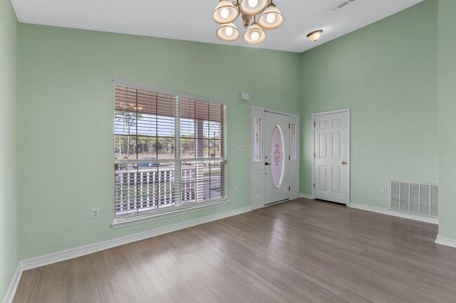 Building Photo - 742 Saltair Ln