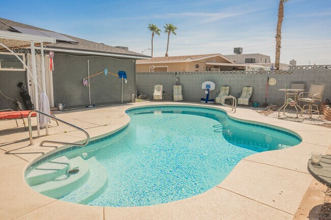 Building Photo - No HOA- Single story pool home
