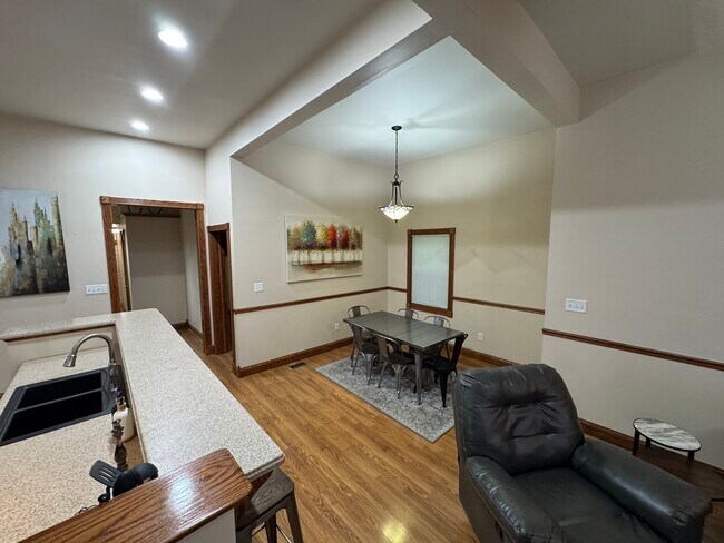 Building Photo - 1406 Shelby St