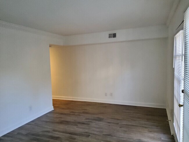 Building Photo - 2841 Tully Square