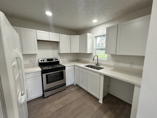 Building Photo - 11410 Red Hill Rd