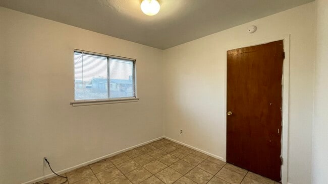 Building Photo - 9224 Montgomery Dr