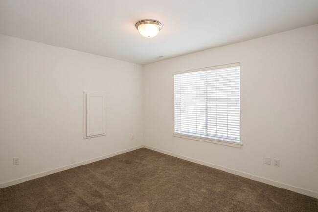 Building Photo - Beautiful 4 bed/3 bath house